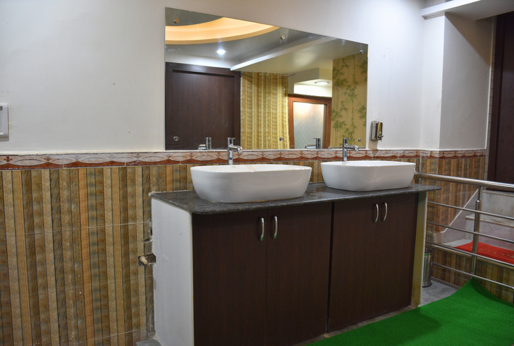 banquet washroom area